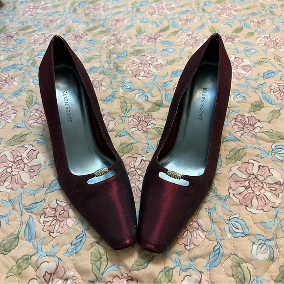 Karen Scott Burgundy Heels Size 8 - Picture 4 of 5